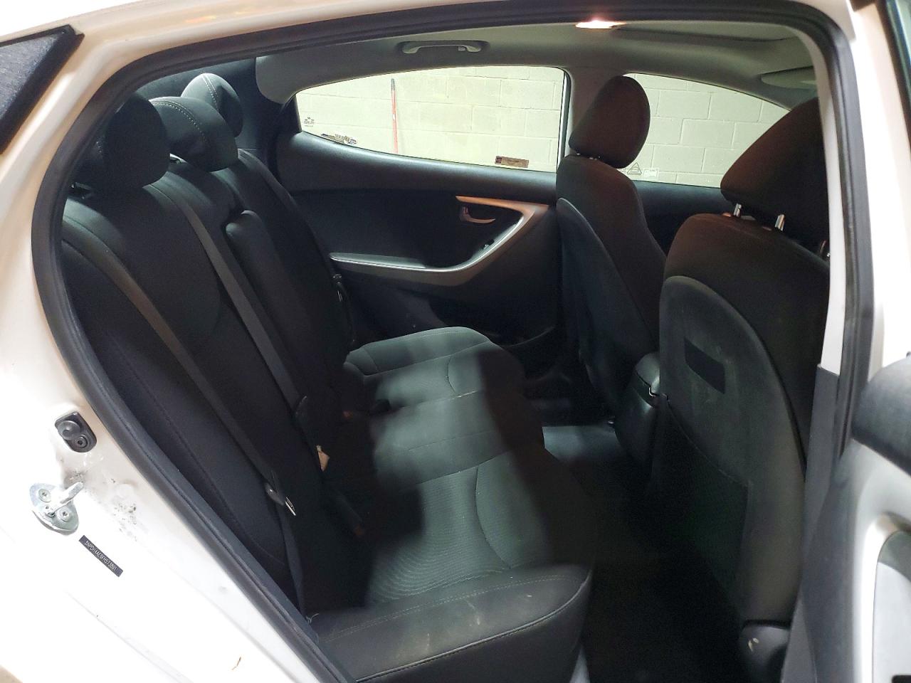 2015 HYUNDAI ELANTRA SE photo 31