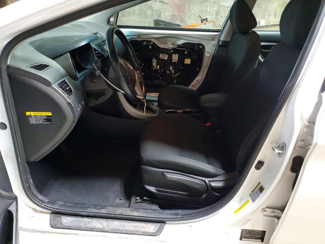 2015 HYUNDAI ELANTRA SE photo 19