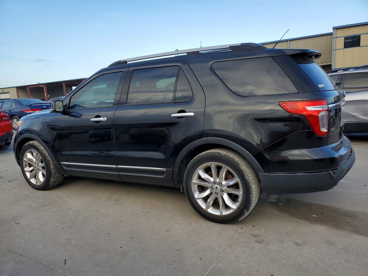 2014 FORD EXPLORER XLT photo 3