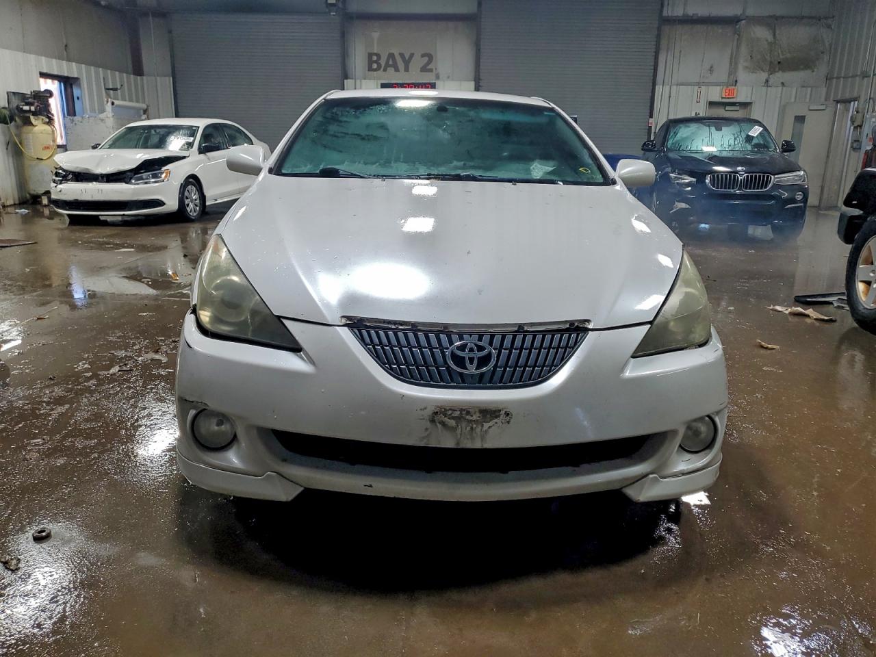2004 TOYOTA CAMRY SOLARA SE photo 9