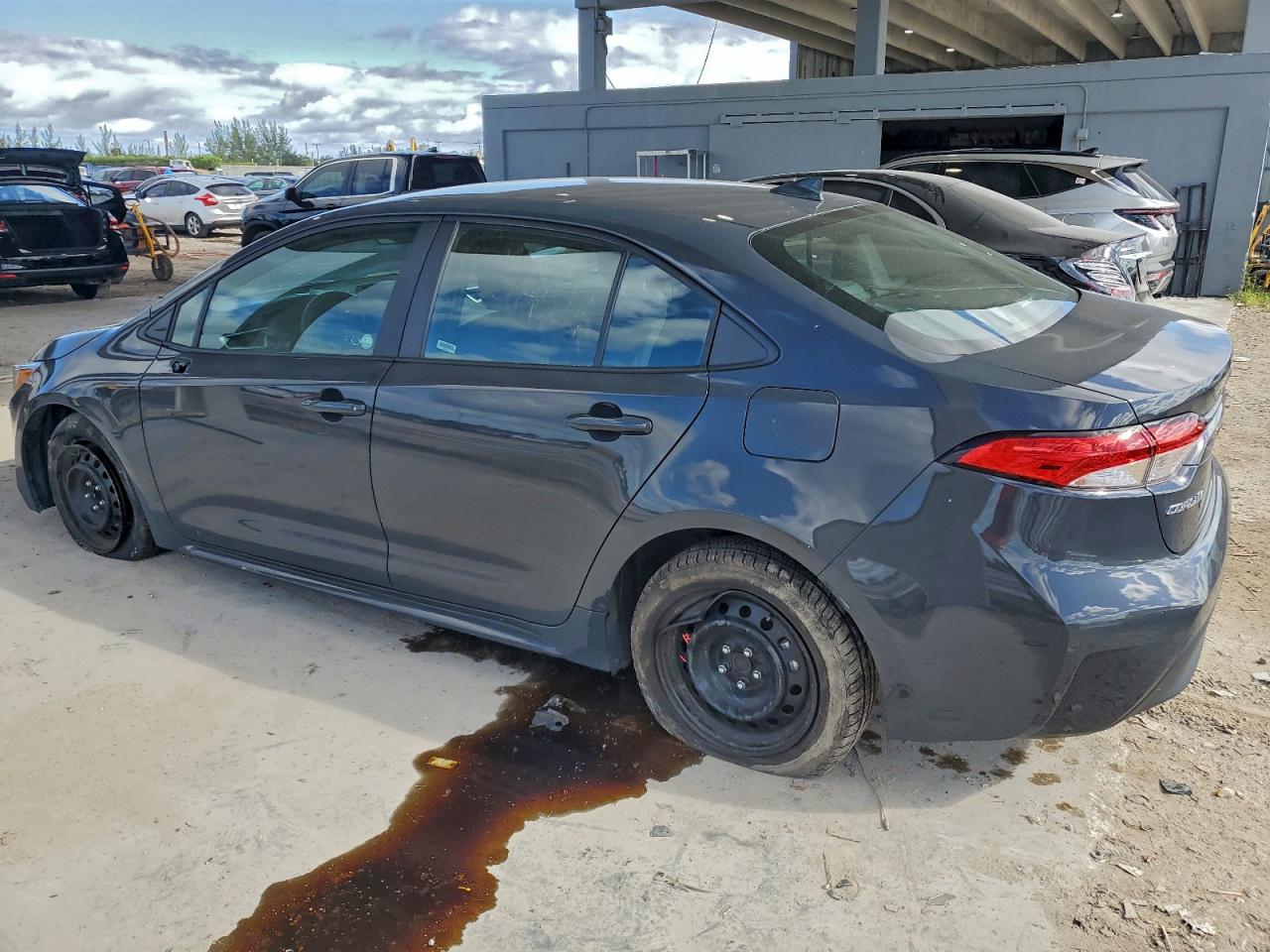 2024 TOYOTA COROLLA LE photo 2