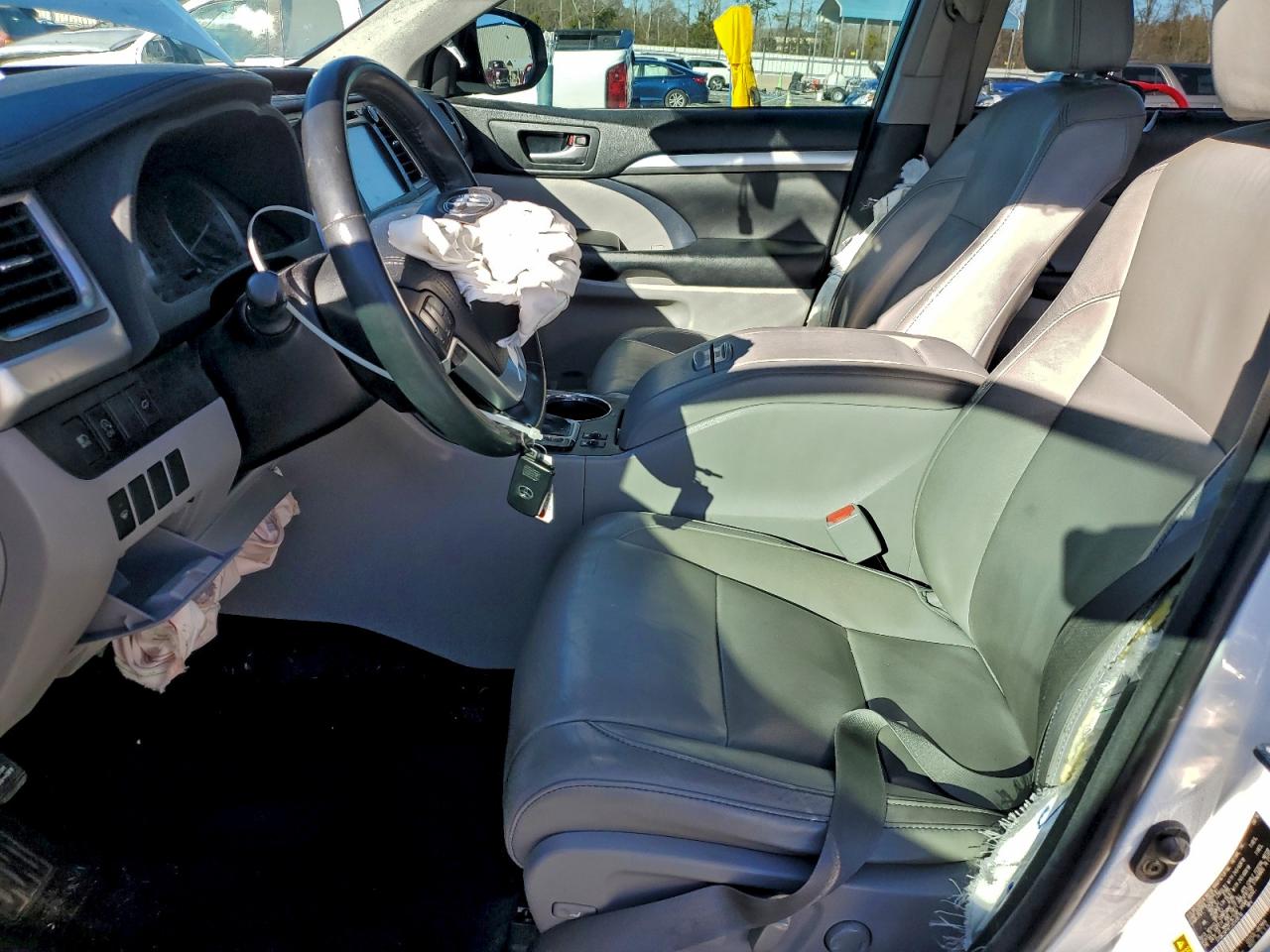 2018 TOYOTA HIGHLANDER SE photo 19