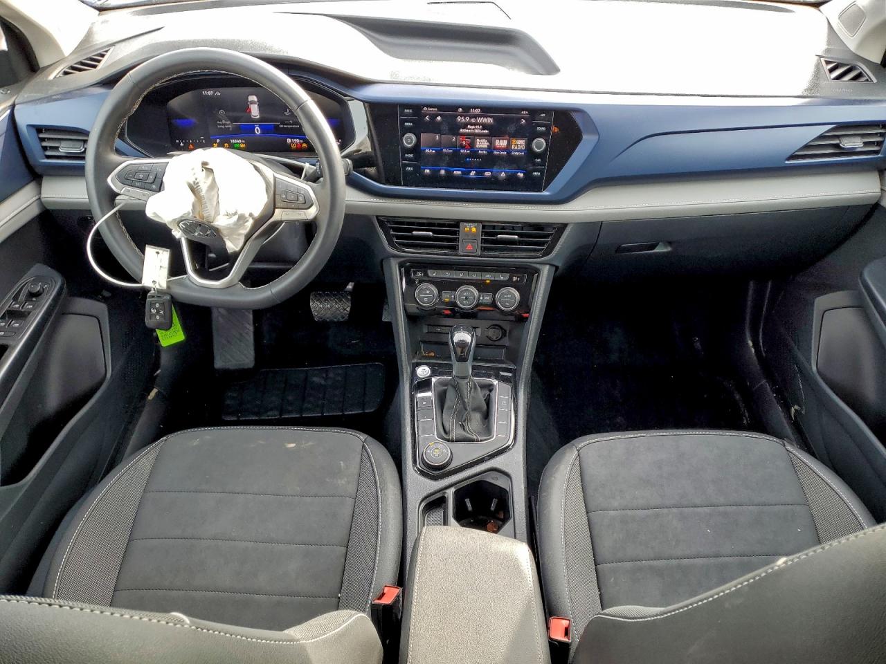 2024 VOLKSWAGEN TAOS SE photo 8
