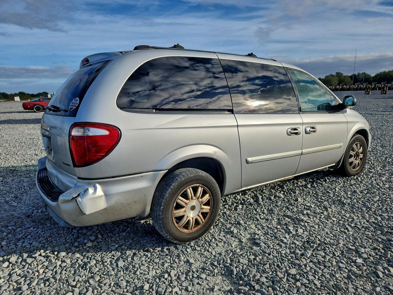 2005 CHRYSLER TOWN & COUNTRY TOURING photo 3