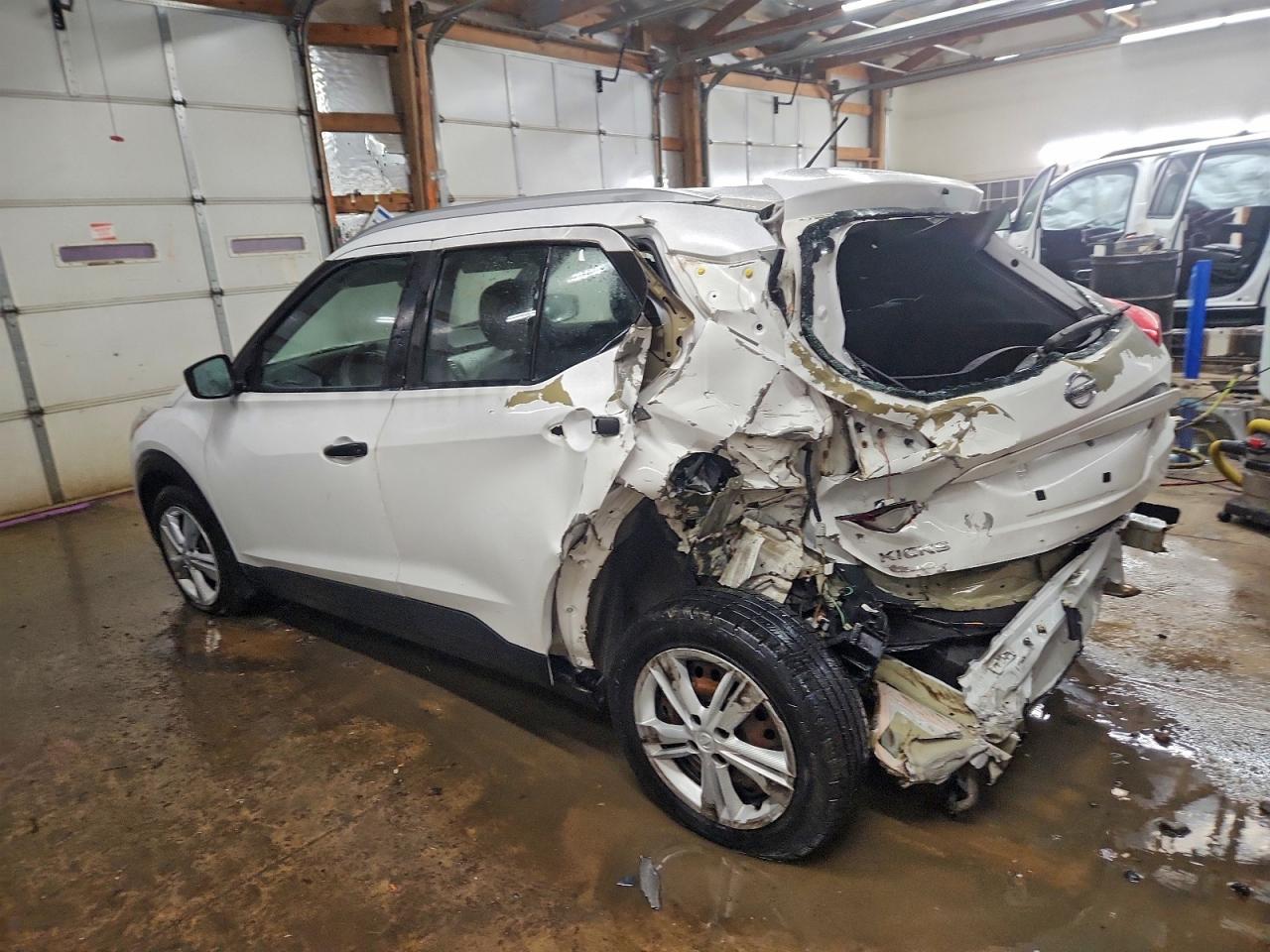 2019 NISSAN KICKS S photo 2