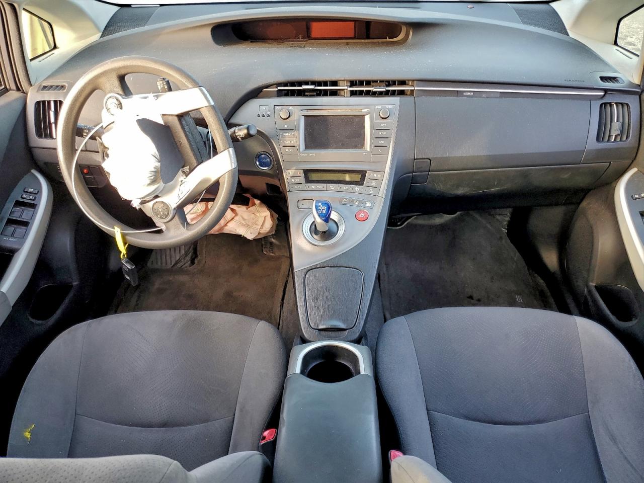 2013 TOYOTA PRIUS photo 8