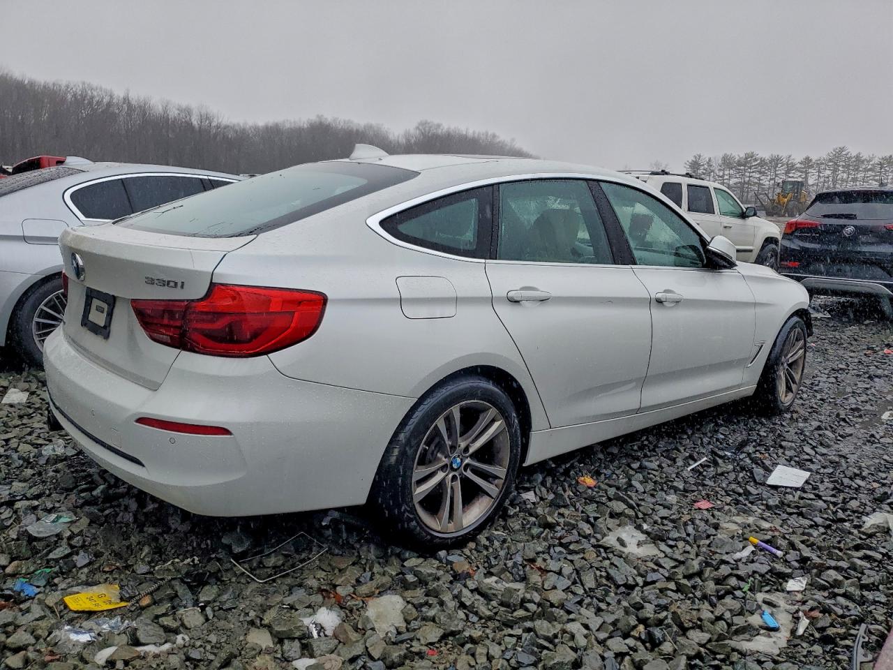 2017 BMW 330 XIGT photo 3