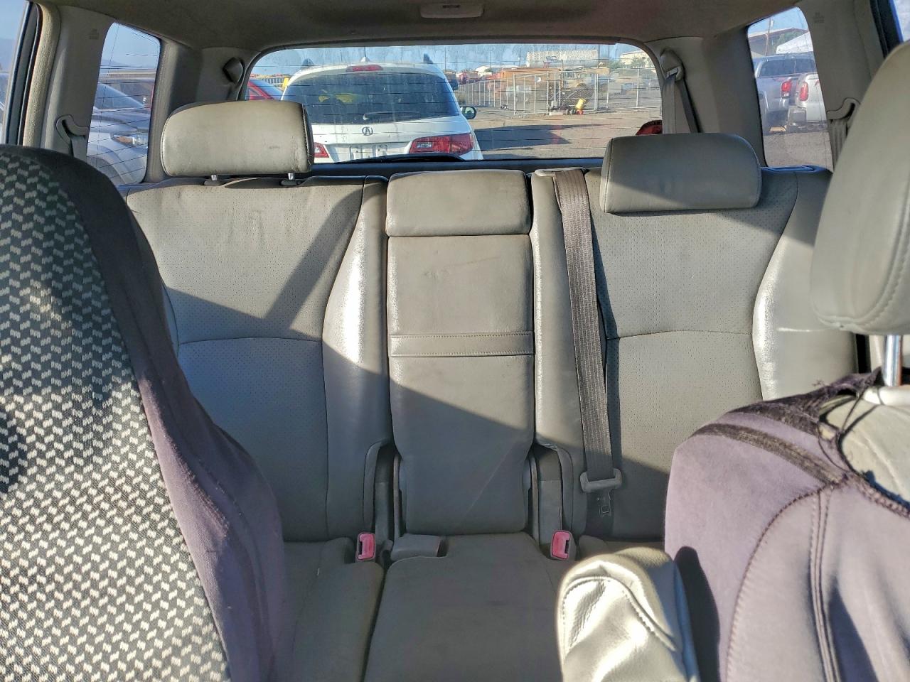 2004 TOYOTA HIGHLANDER BASE photo 10