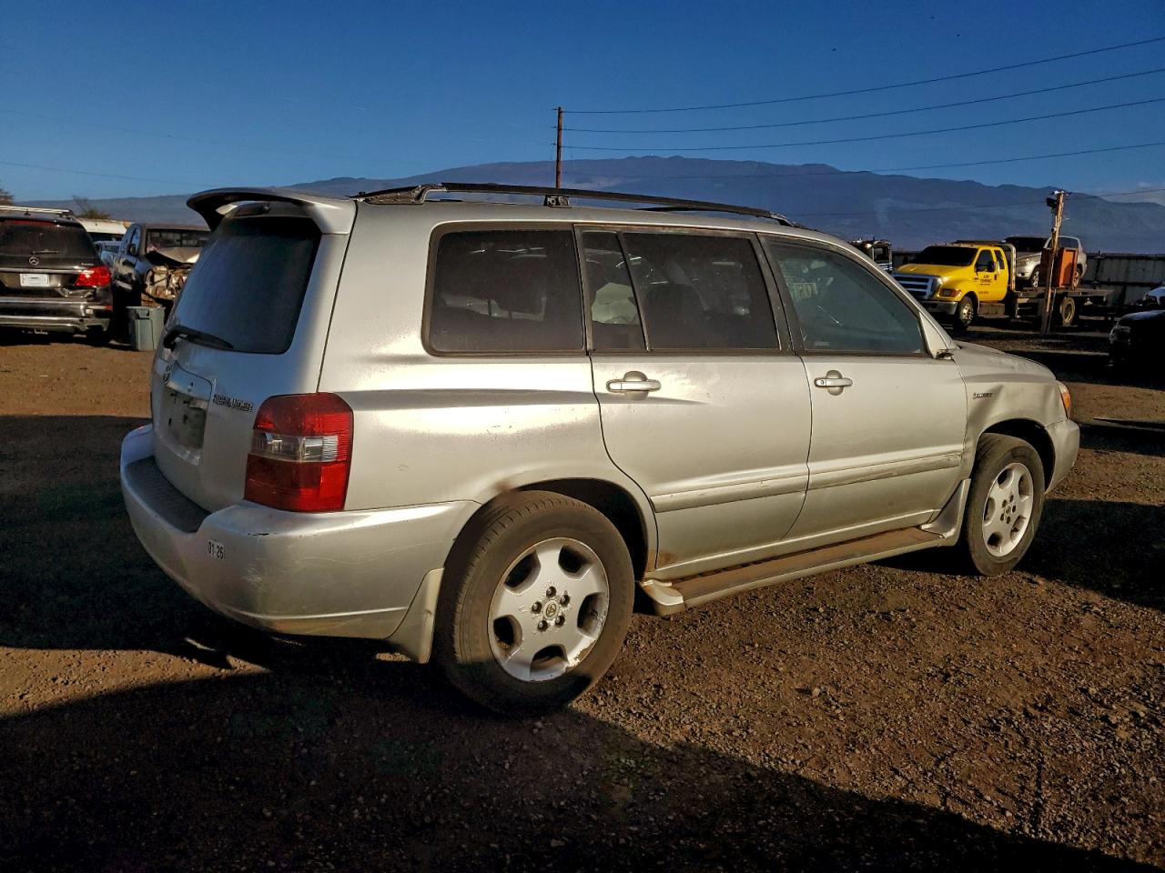 2004 TOYOTA HIGHLANDER BASE photo 3