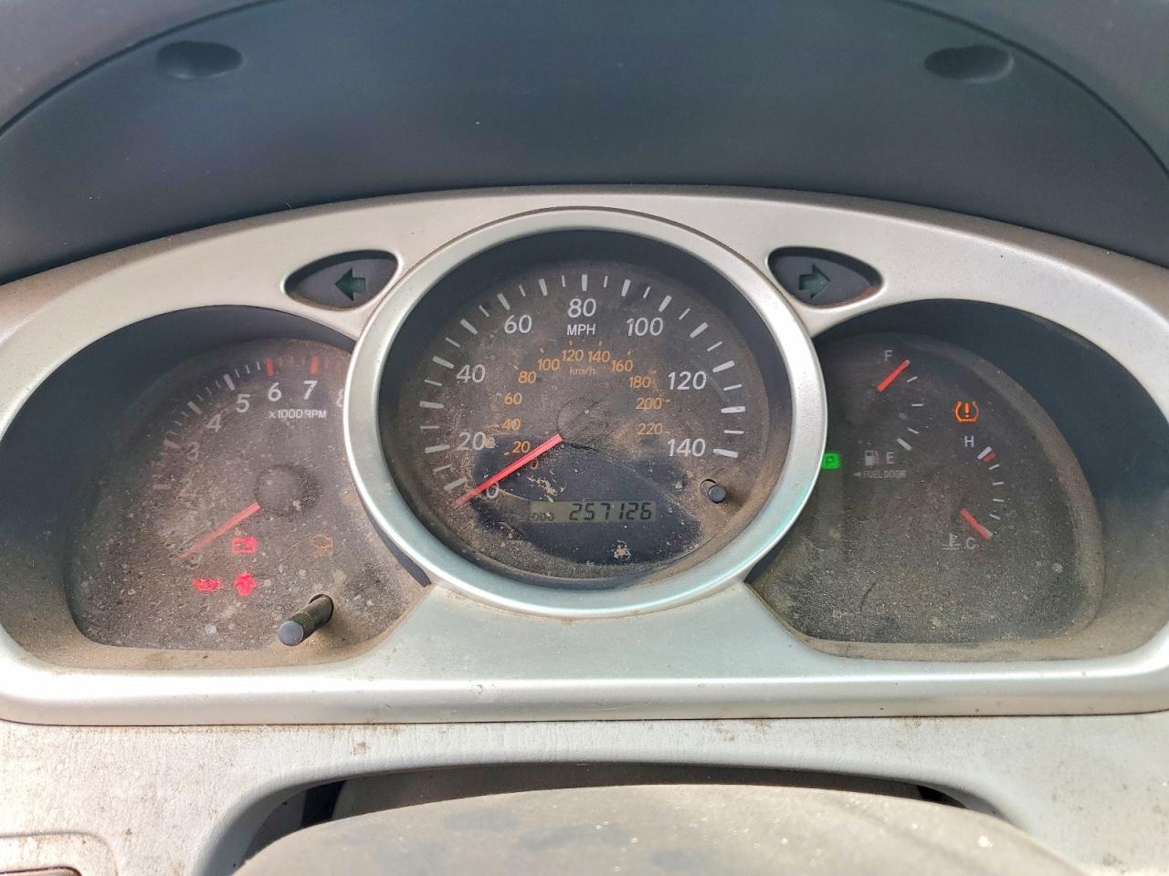 2004 TOYOTA HIGHLANDER BASE photo 9