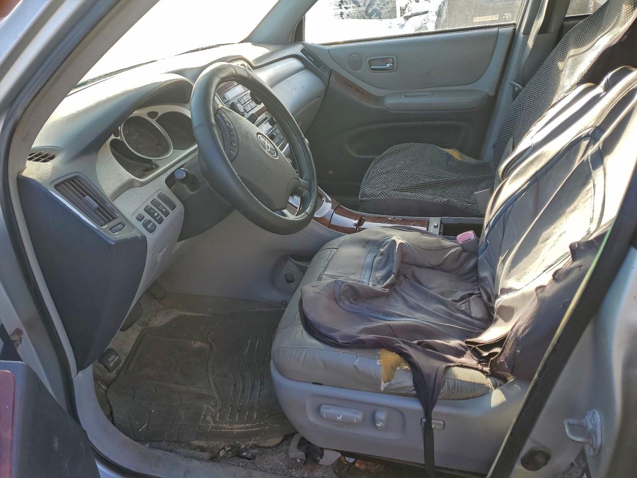2004 TOYOTA HIGHLANDER BASE photo 7
