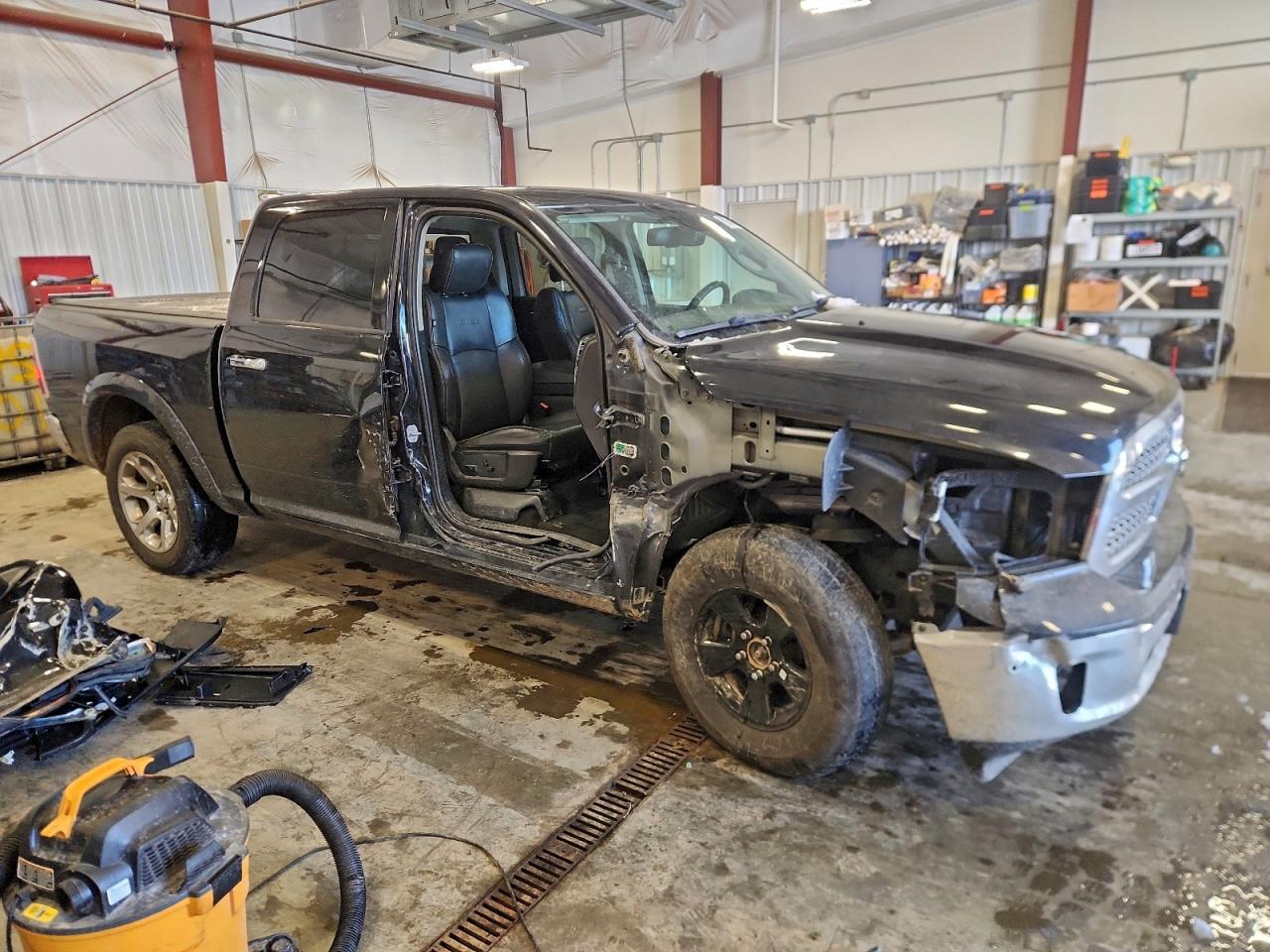 2017 RAM 1500 LARAMIE photo 4