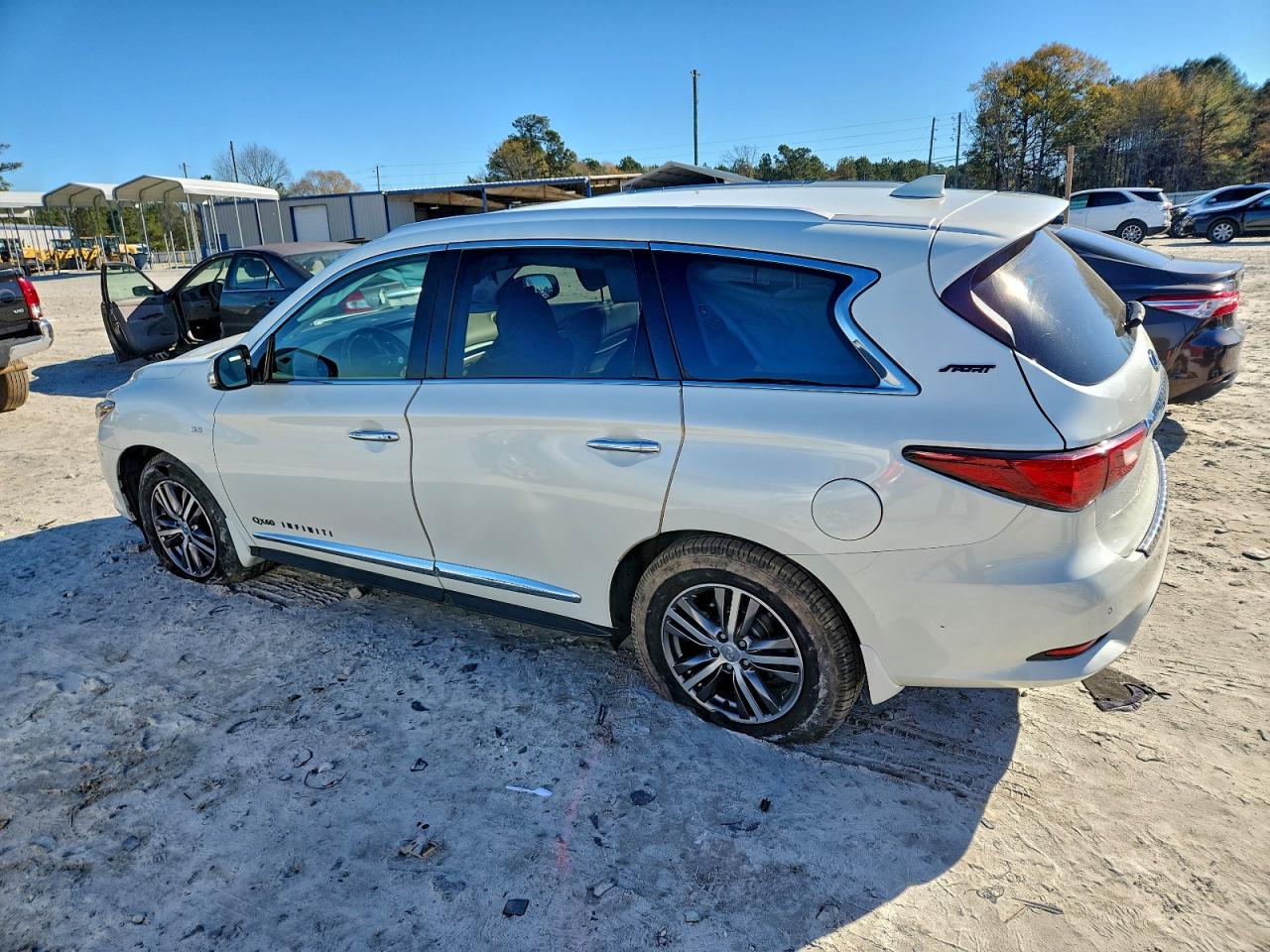 2020 INFINITI QX60 LUXE photo 2