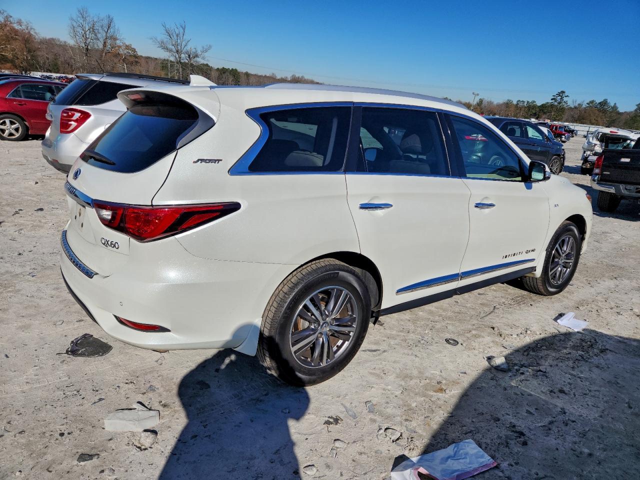2020 INFINITI QX60 LUXE photo 3