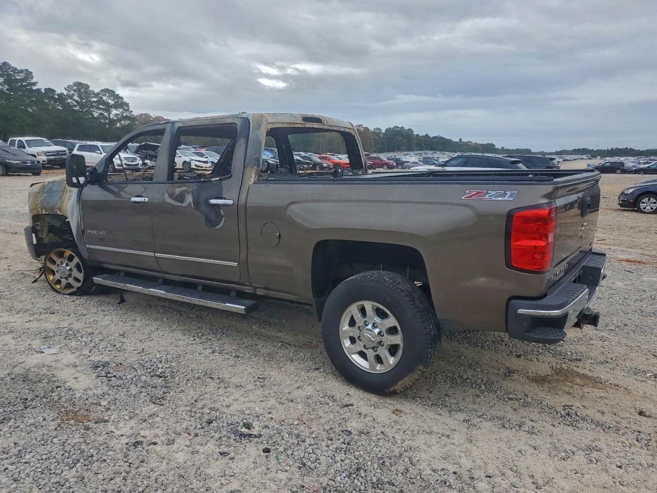 2015 CHEVROLET SILVERADO K2500 HEAVY DUTY LTZ photo 2