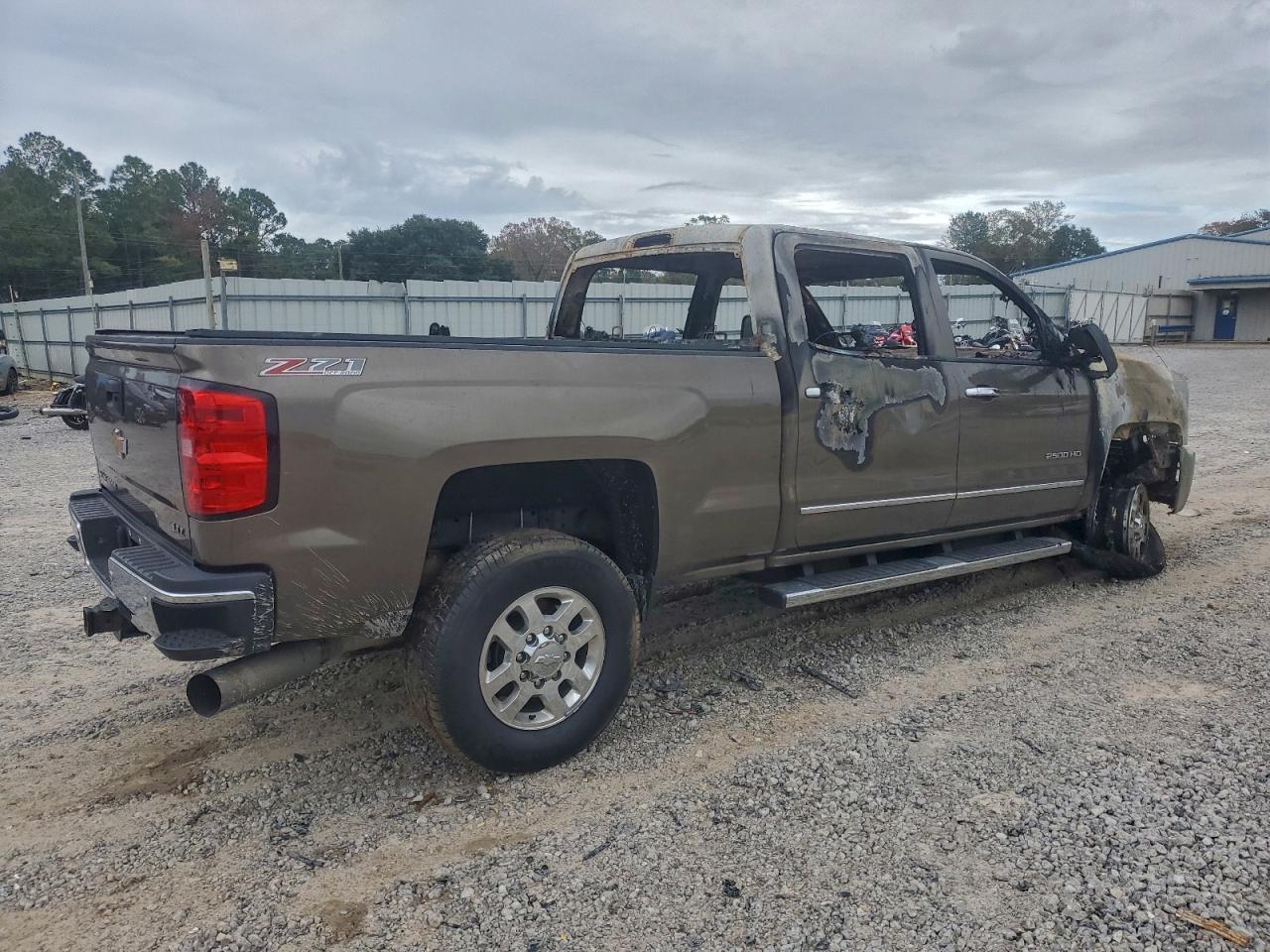 2015 CHEVROLET SILVERADO K2500 HEAVY DUTY LTZ photo 3