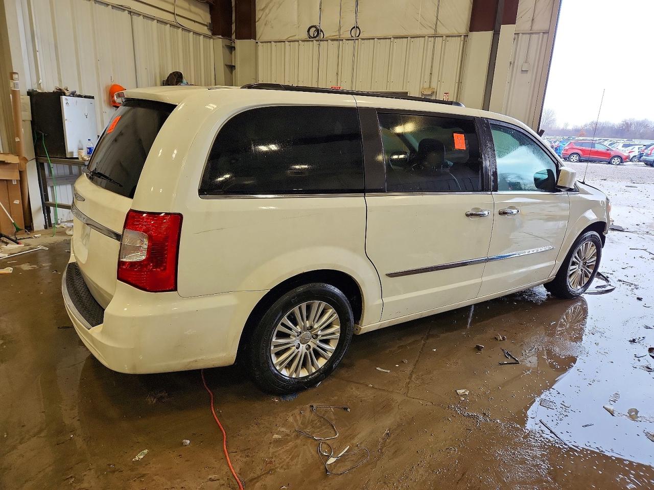 2015 CHRYSLER TOWN & COUNTRY TOURING L photo 5