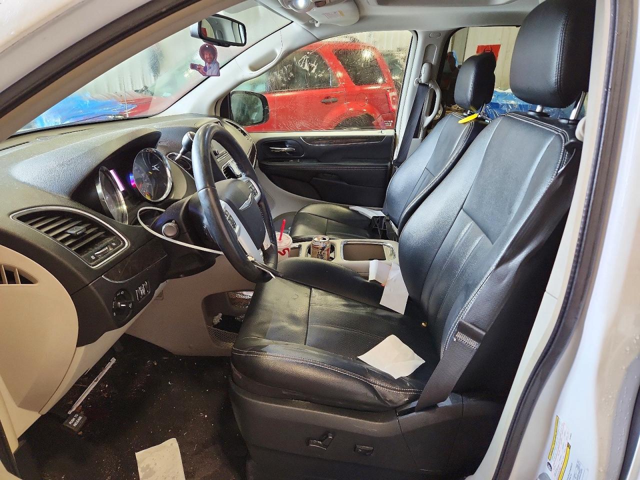 2015 CHRYSLER TOWN & COUNTRY TOURING L photo 13