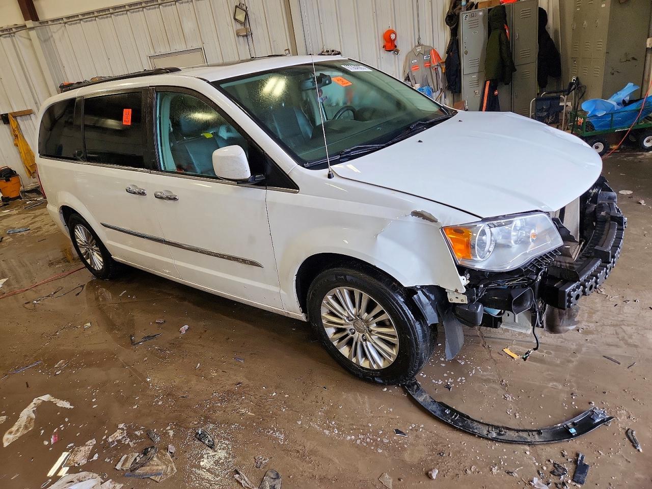 2015 CHRYSLER TOWN & COUNTRY TOURING L photo 7