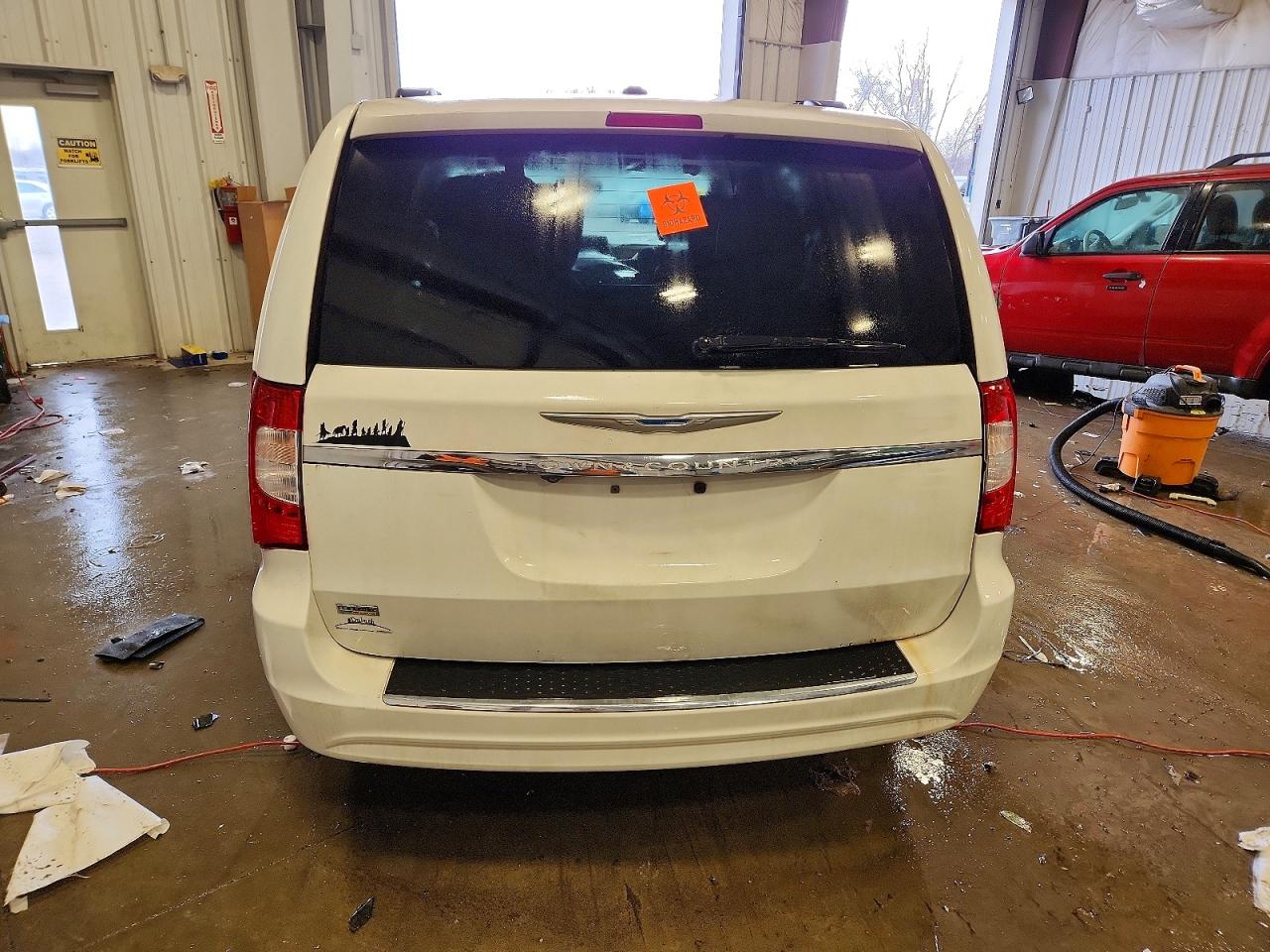 2015 CHRYSLER TOWN & COUNTRY TOURING L photo 11