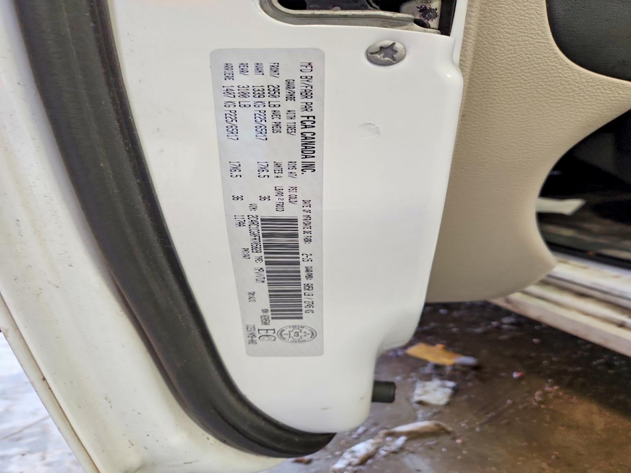2015 CHRYSLER TOWN & COUNTRY TOURING L photo 25