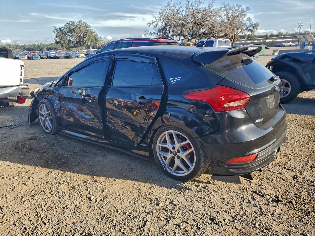 2017 FORD FOCUS ST photo 2