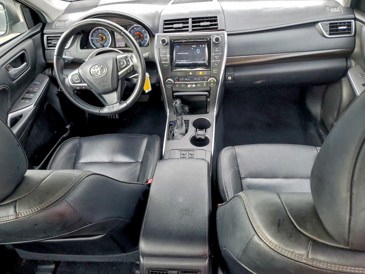 2015 TOYOTA CAMRY LE photo 8