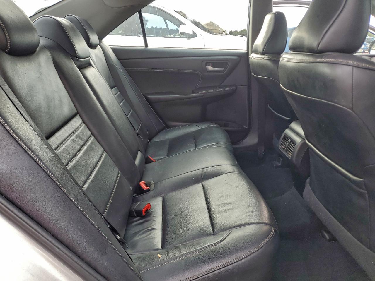 2015 TOYOTA CAMRY LE photo 10