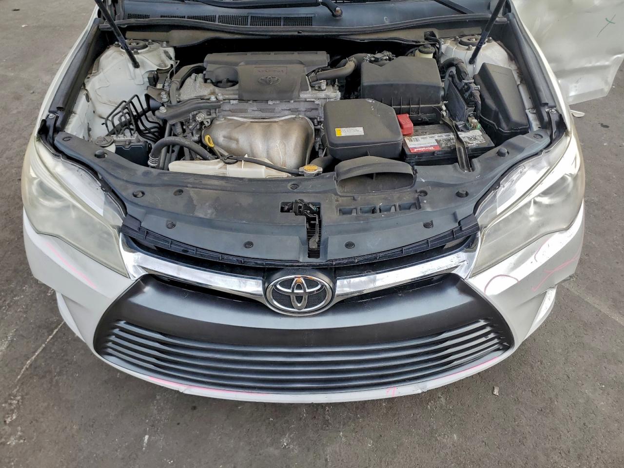 2015 TOYOTA CAMRY LE photo 11