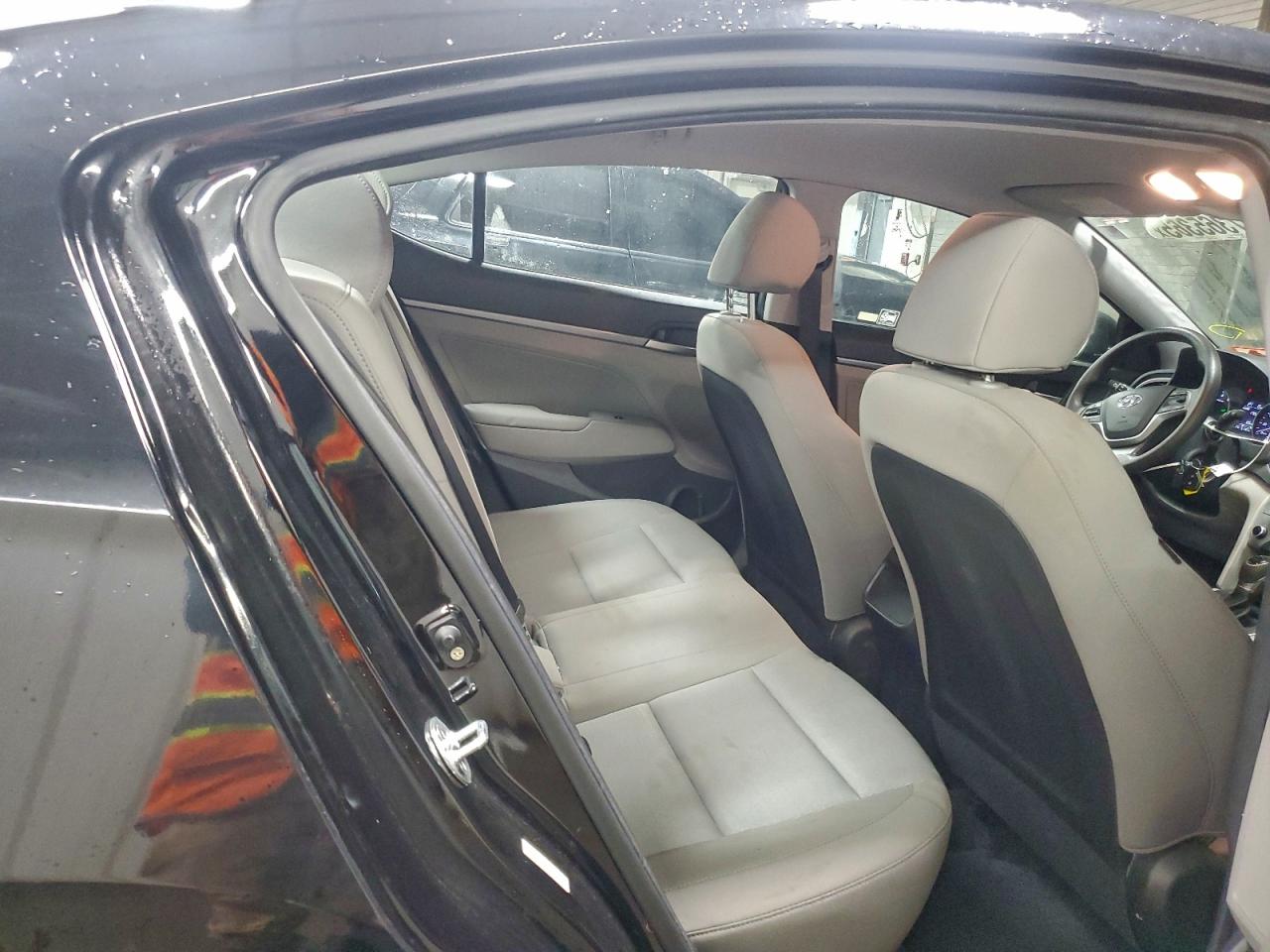2017 HYUNDAI ELANTRA SE photo 10