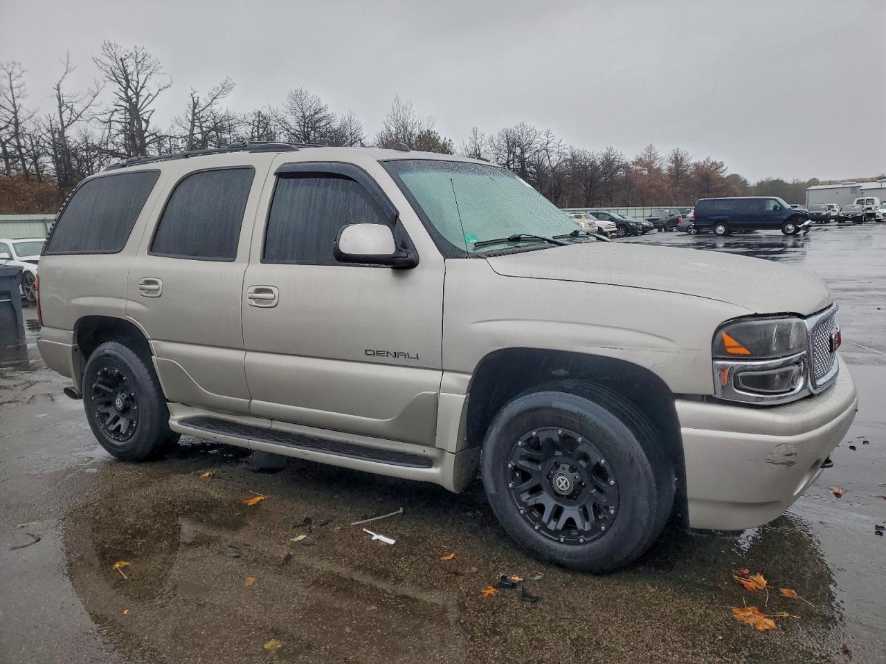 2004 GMC YUKON DENALI photo 4