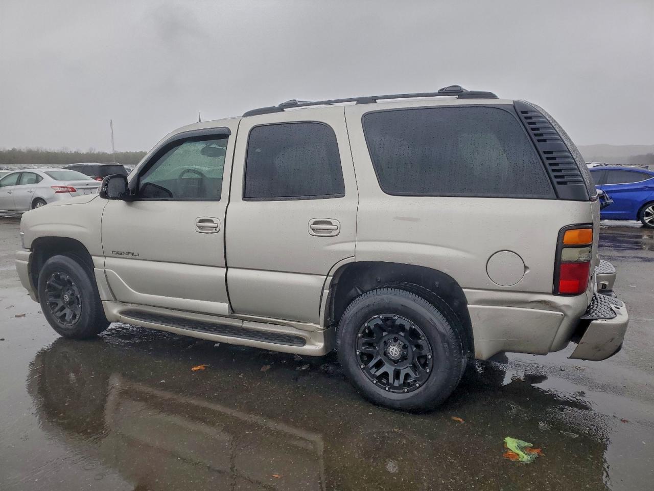 2004 GMC YUKON DENALI photo 2