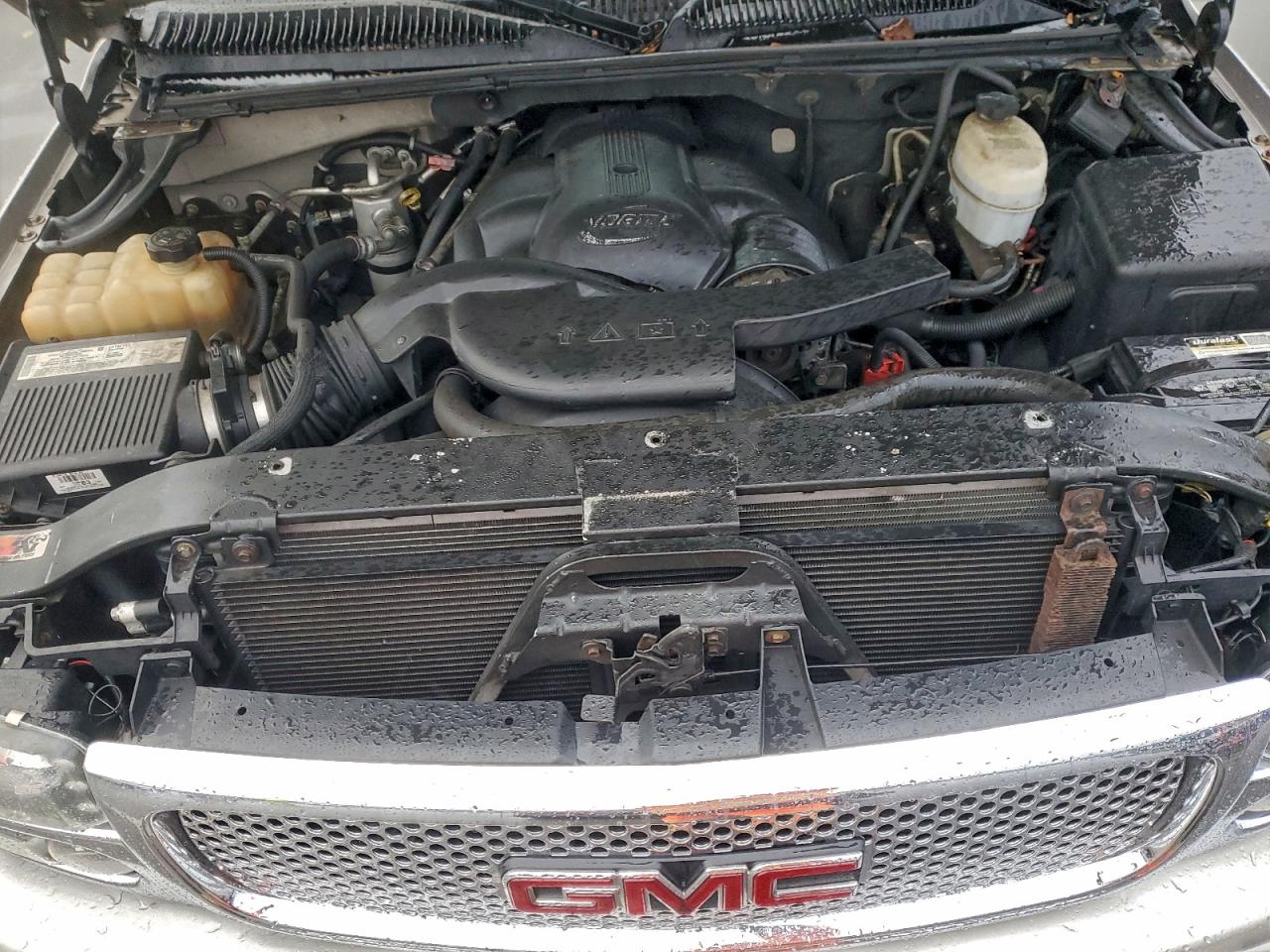 2004 GMC YUKON DENALI photo 12