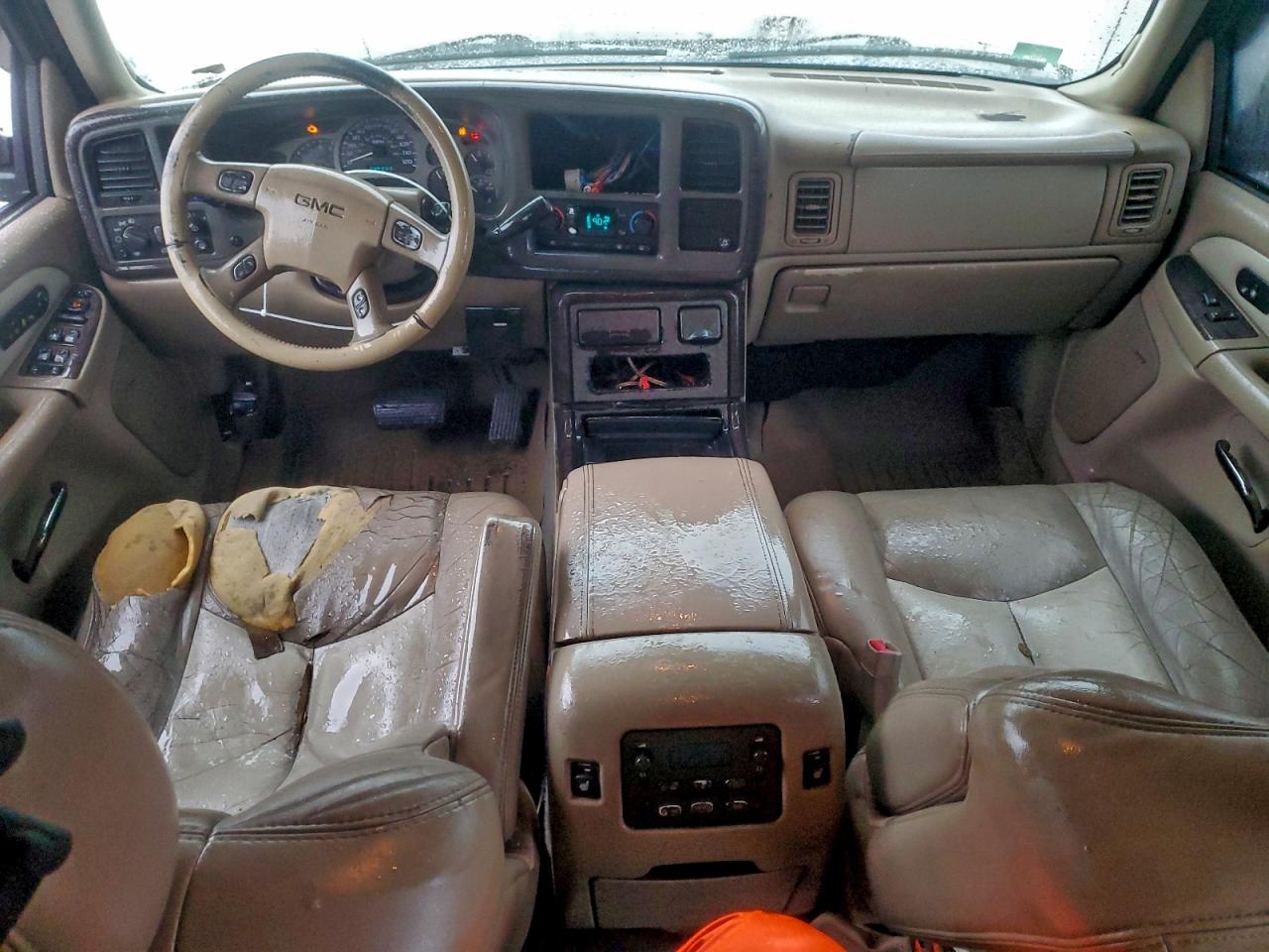 2004 GMC YUKON DENALI photo 8