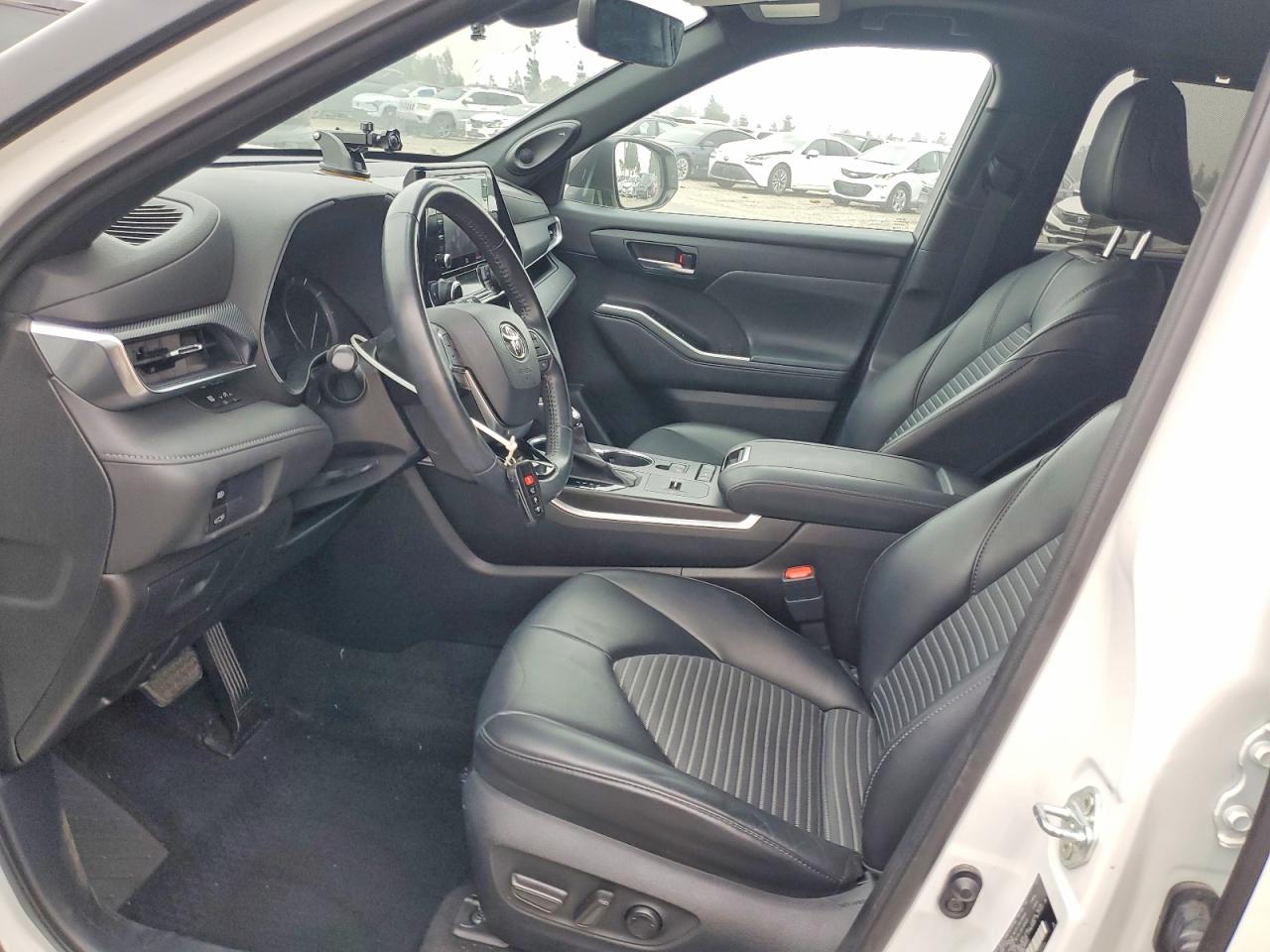2021 TOYOTA HIGHLANDER XSE photo 13
