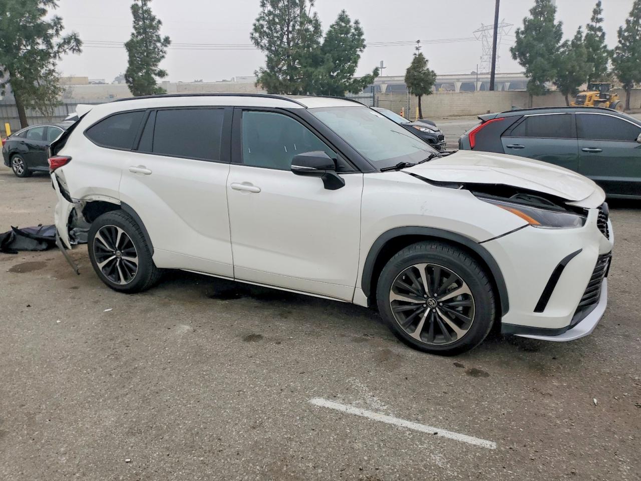 2021 TOYOTA HIGHLANDER XSE photo 7