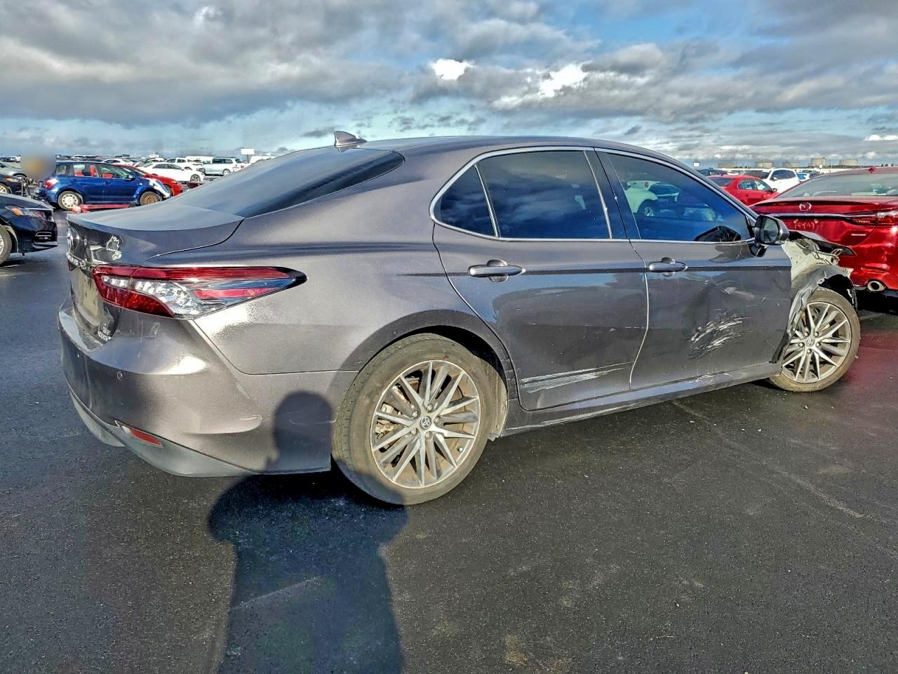 2024 TOYOTA CAMRY XLE photo 5