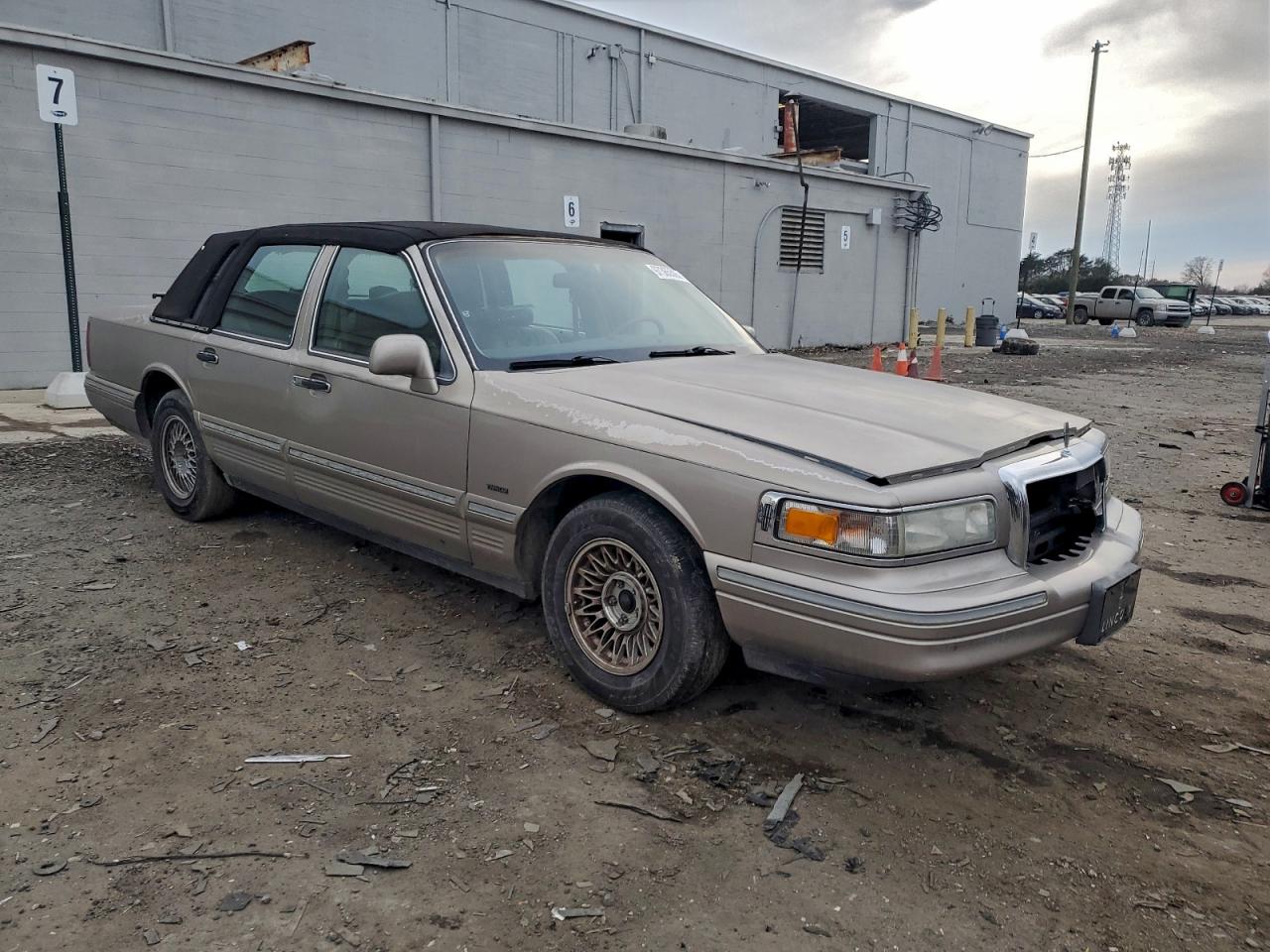 1995 LINCOLN TOWN CAR EXECUTIVE photo 10