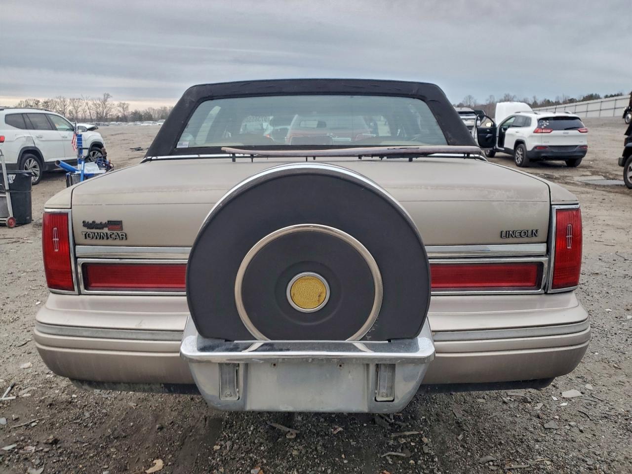 1995 LINCOLN TOWN CAR EXECUTIVE photo 16