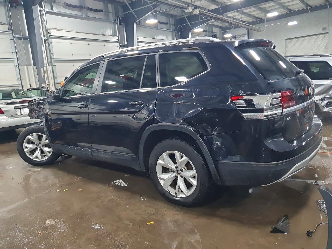2018 VOLKSWAGEN ATLAS SE photo 2