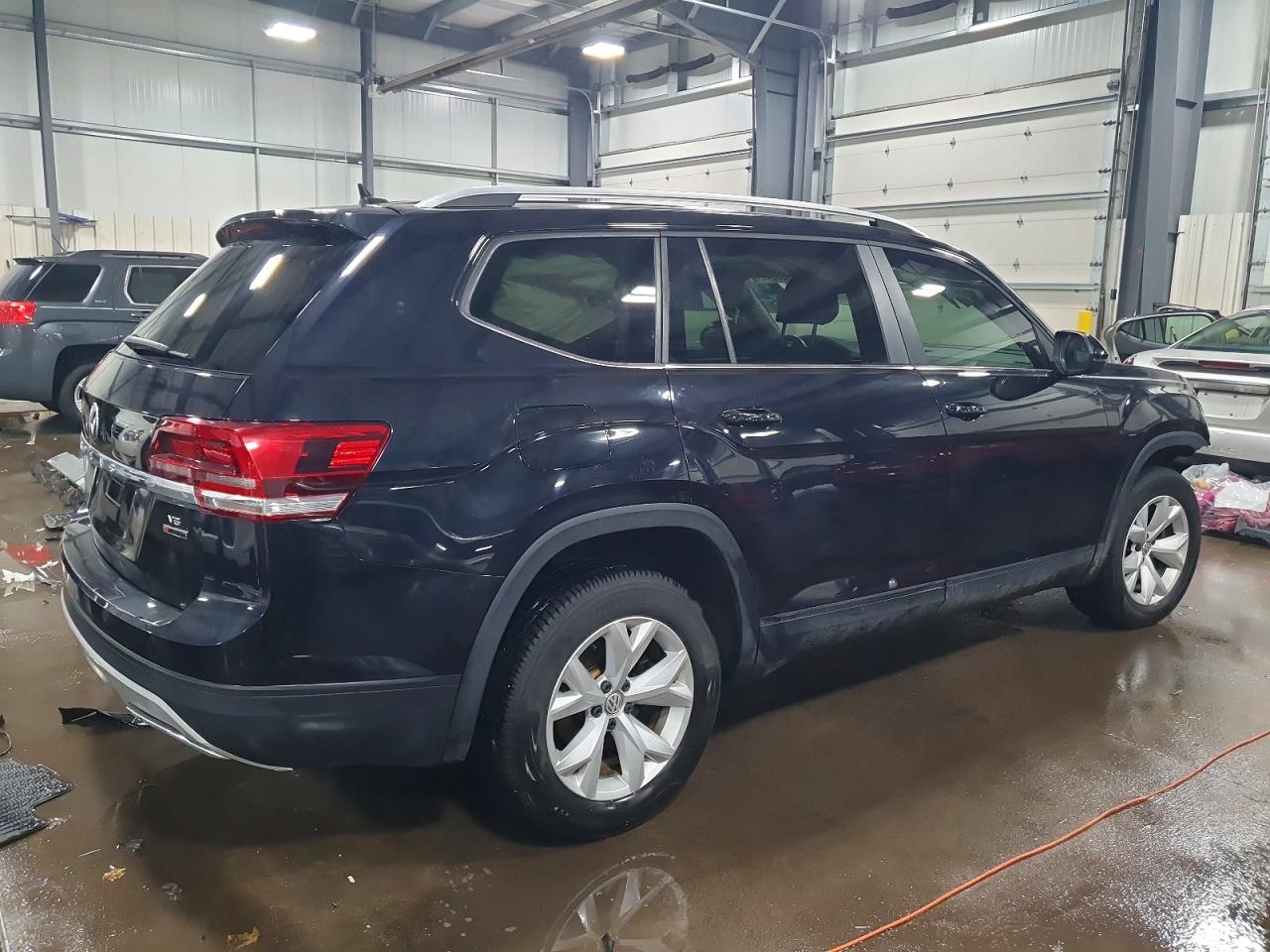 2018 VOLKSWAGEN ATLAS SE photo 3