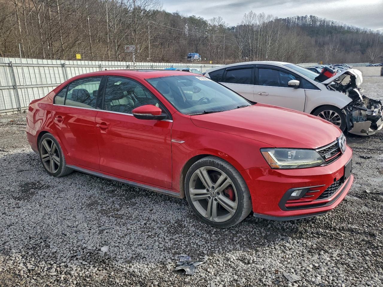 2017 VOLKSWAGEN JETTA GLI photo 4