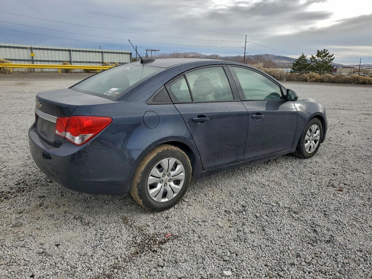 2015 CHEVROLET CRUZE LS photo 3