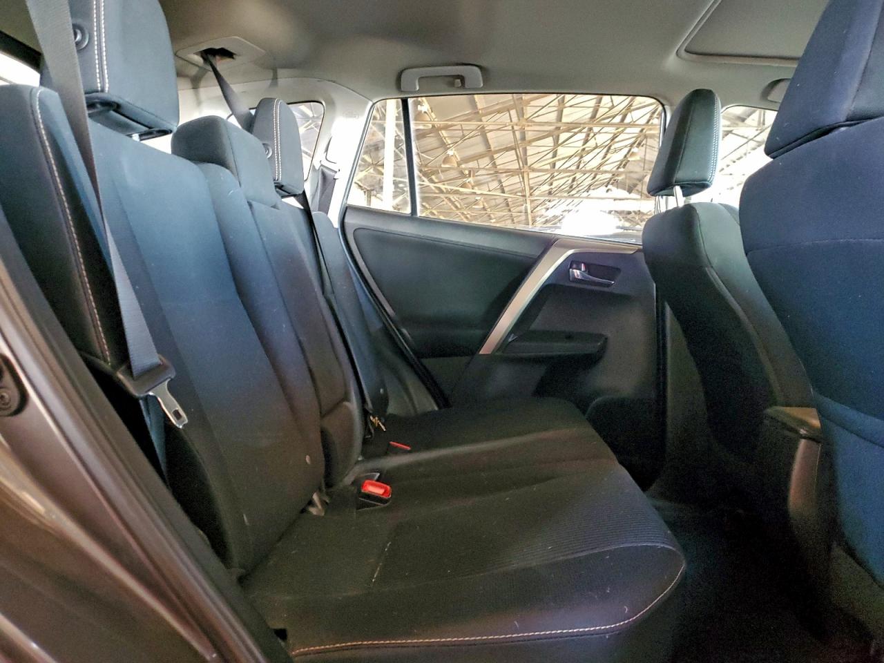 2015 TOYOTA RAV4 XLE photo 10