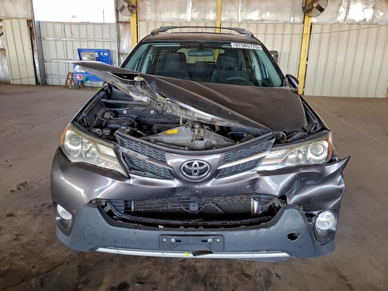 2015 TOYOTA RAV4 XLE photo 5