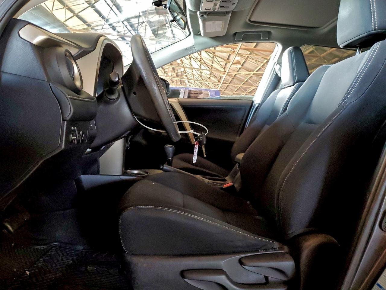 2015 TOYOTA RAV4 XLE photo 7