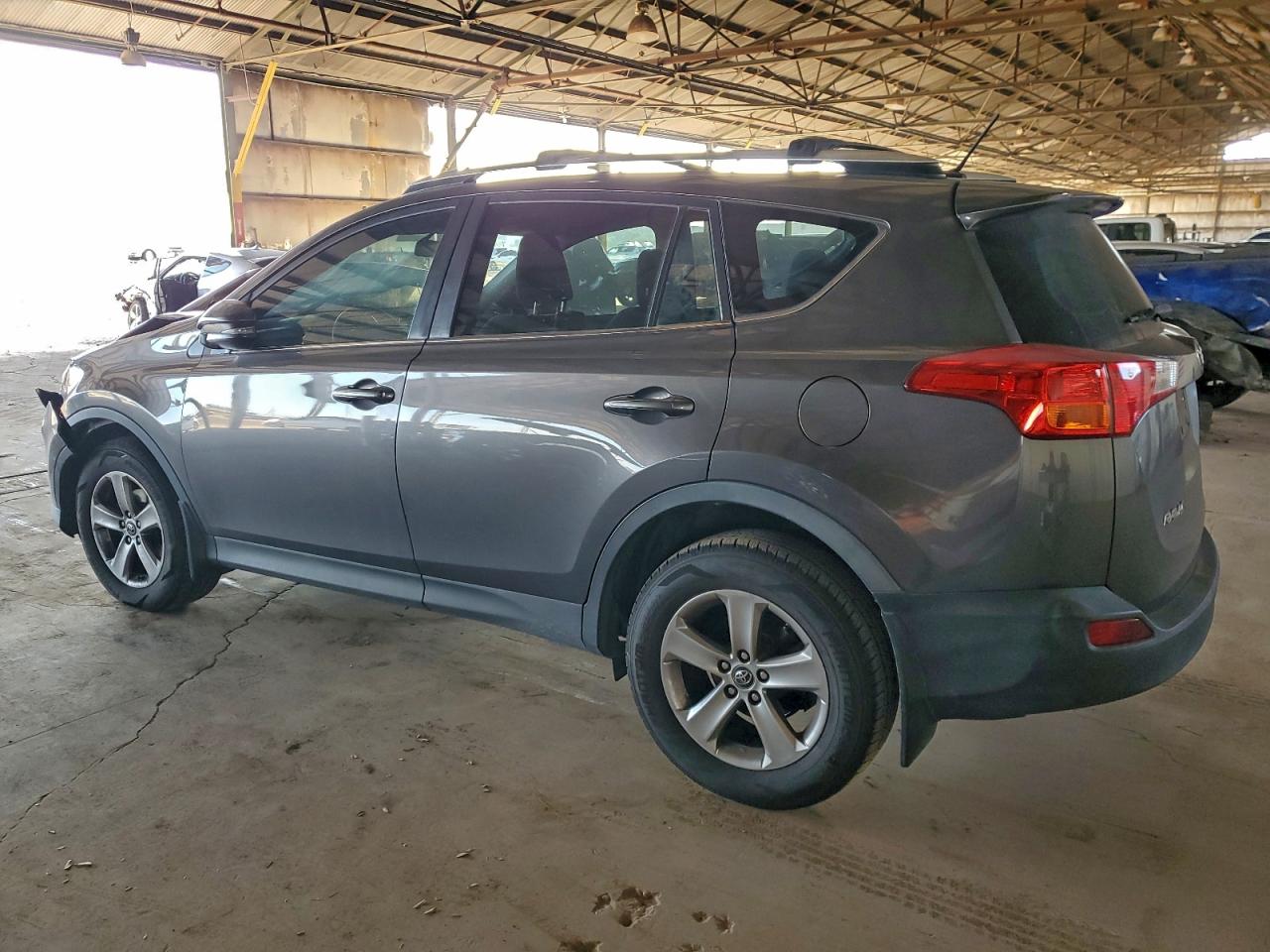2015 TOYOTA RAV4 XLE photo 2