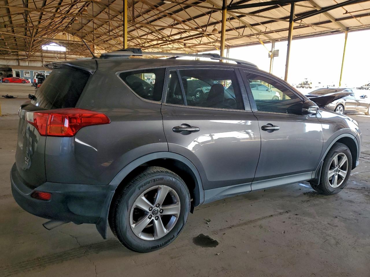 2015 TOYOTA RAV4 XLE photo 3