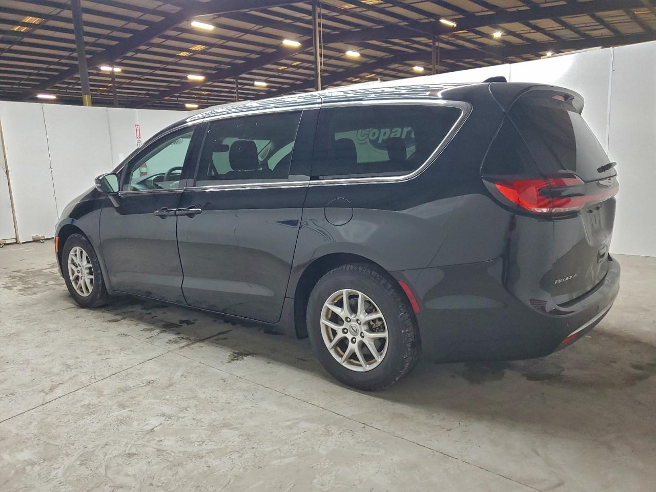 2024 CHRYSLER PACIFICA TOURING L photo 2