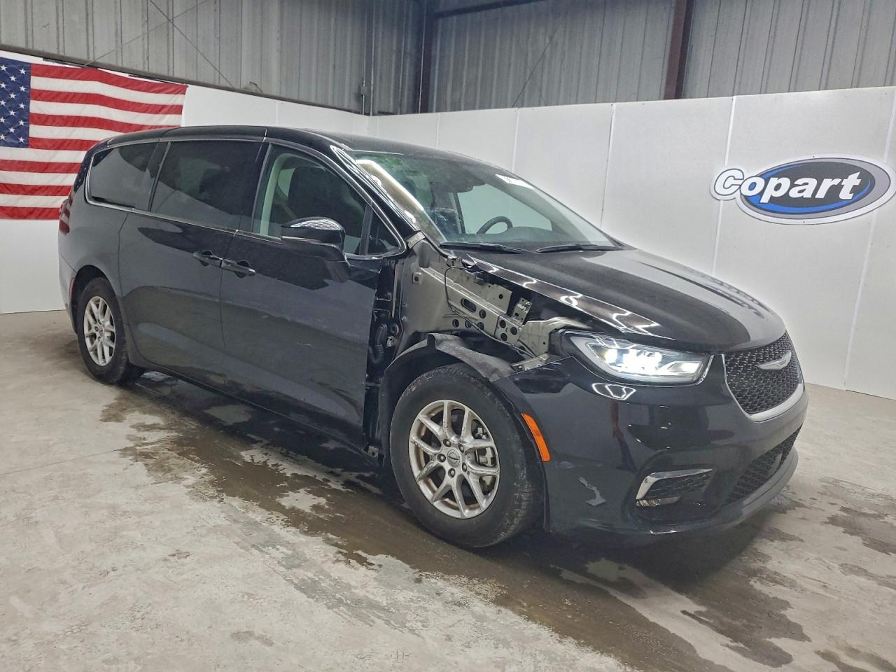 2024 CHRYSLER PACIFICA TOURING L photo 4